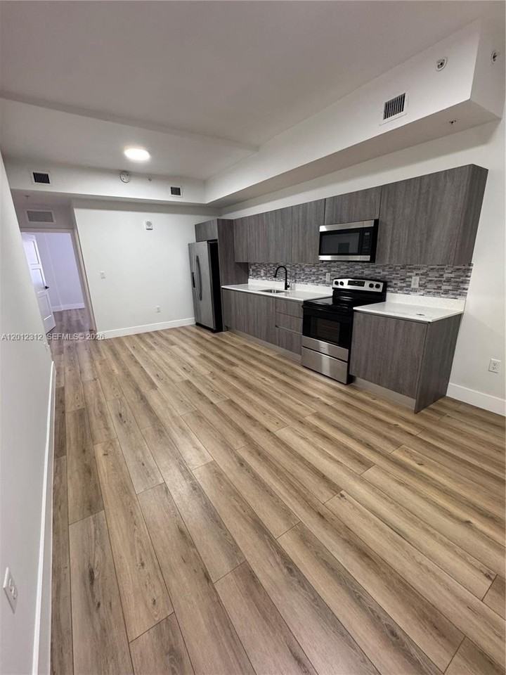 1534 Nw 1st St #204 - Photo 2 of 8