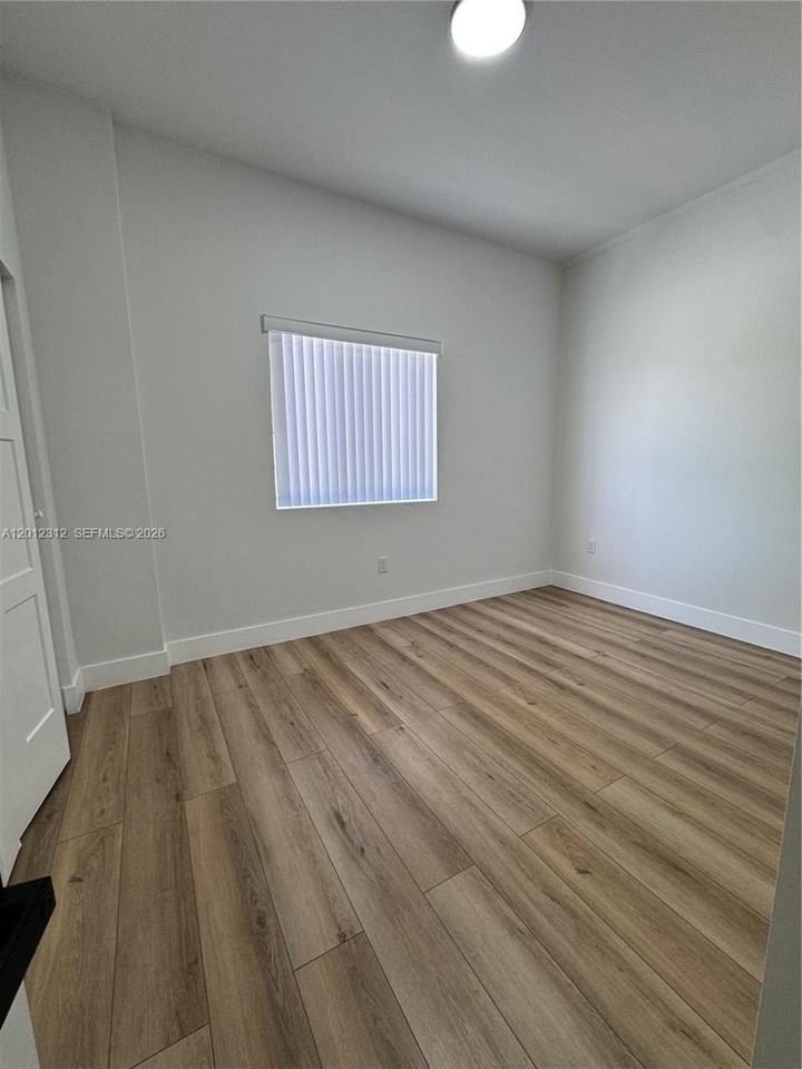 1534 Nw 1st St #204 - Photo 4 of 8