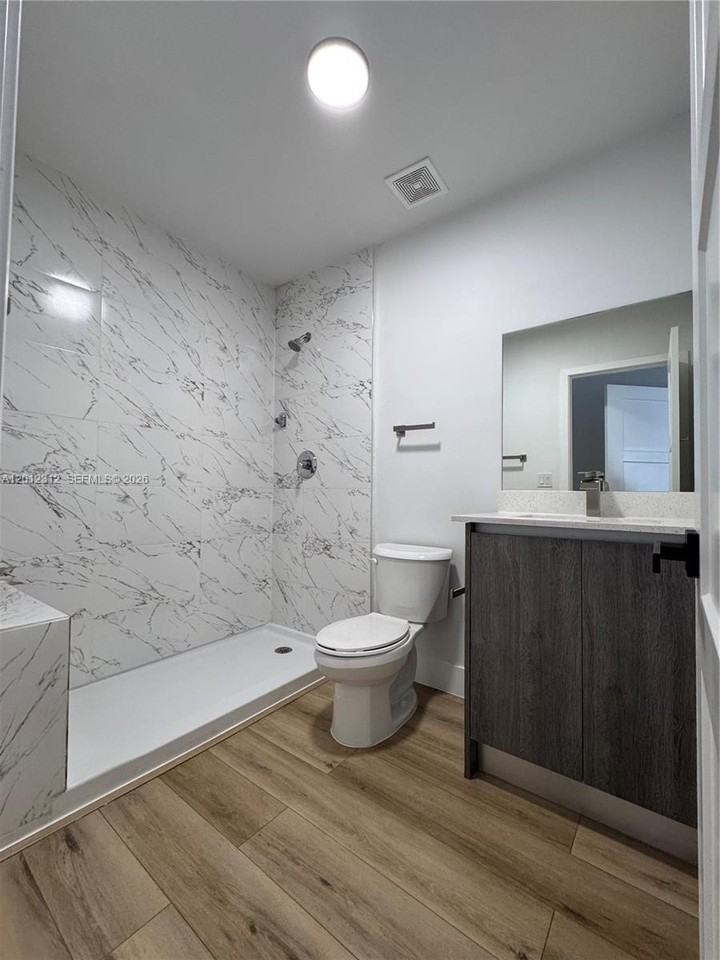 1534 Nw 1st St #204 - Photo 5 of 8