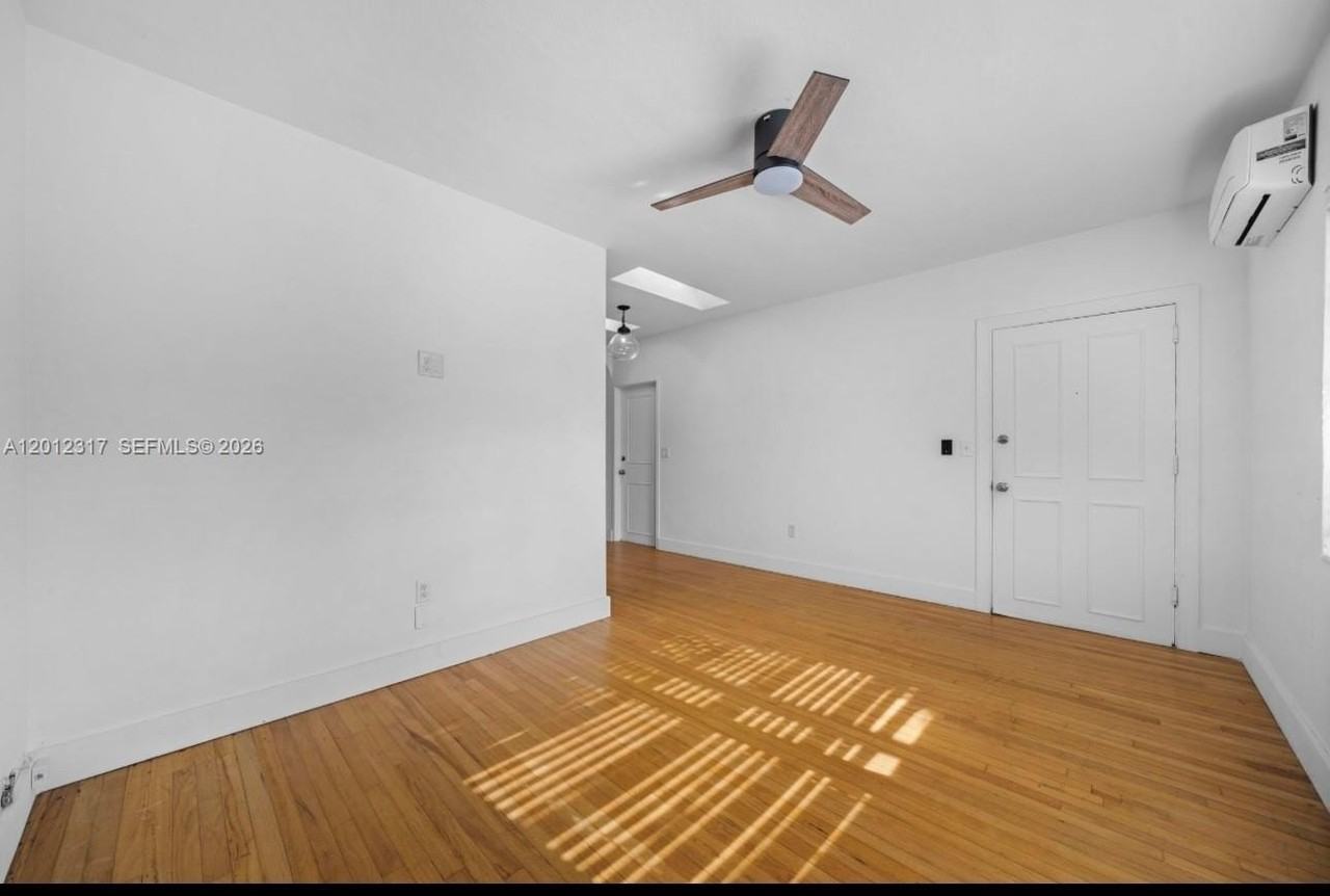 1612 Michigan Ave #11 - Photo 3 of 18