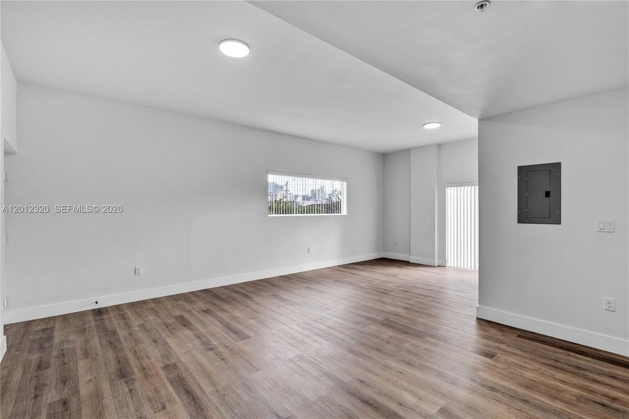 1021 Nw 1st St #206 - Photo 6 of 17