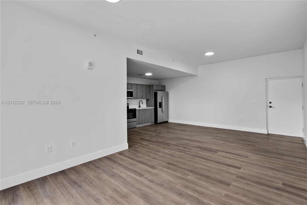 1021 Nw 1st St #206 - Photo 7 of 17