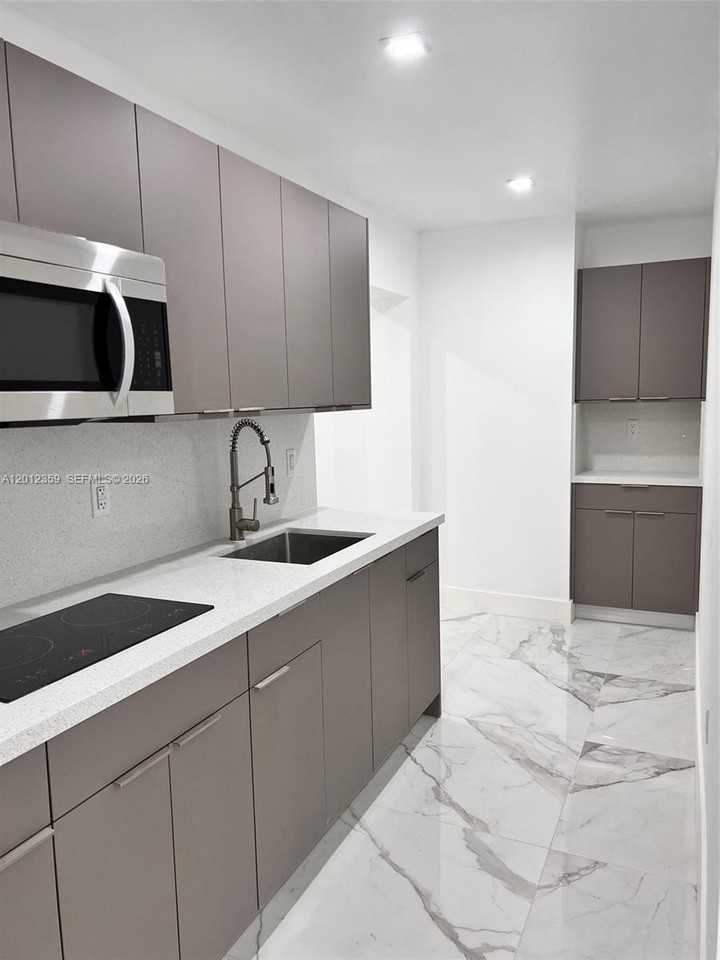 11250 Sw 173rd Ter #0 - Photo 3 of 24