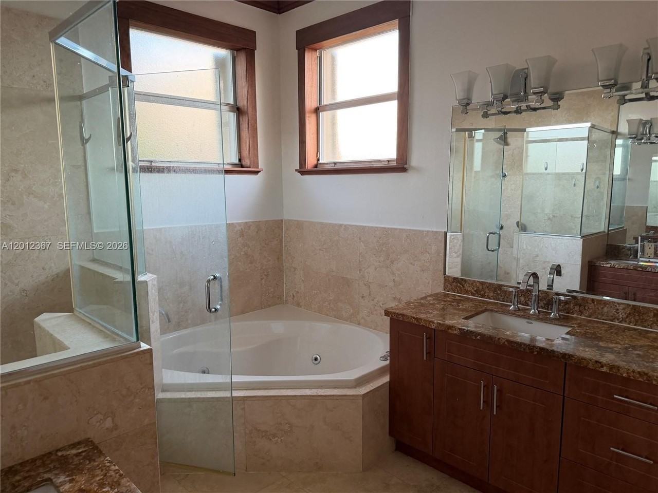2115 Ne 40th Ave #2115 - Photo 2 of 9