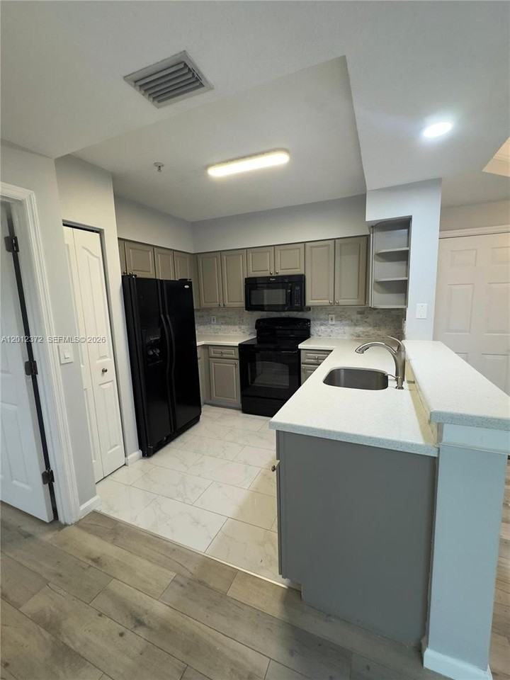 2042 Alta Meadows Ln #1712 - Photo 5 of 17