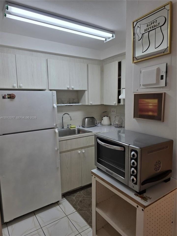 2001 S Ocean Dr #15 - Photo 2 of 11
