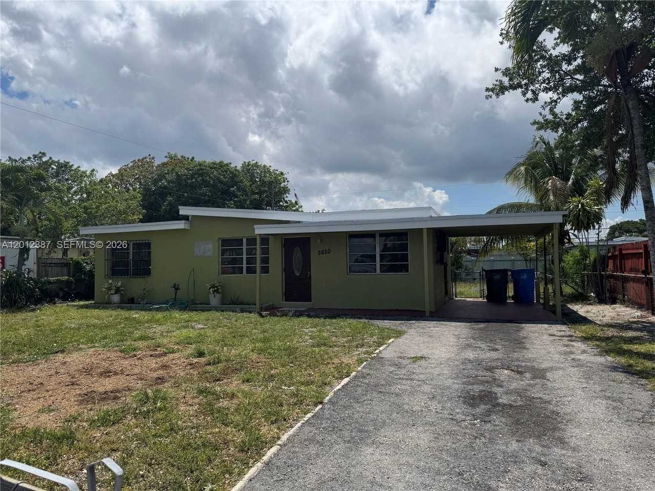 2620 Sw 53rd Ave - Photo 5 of 10