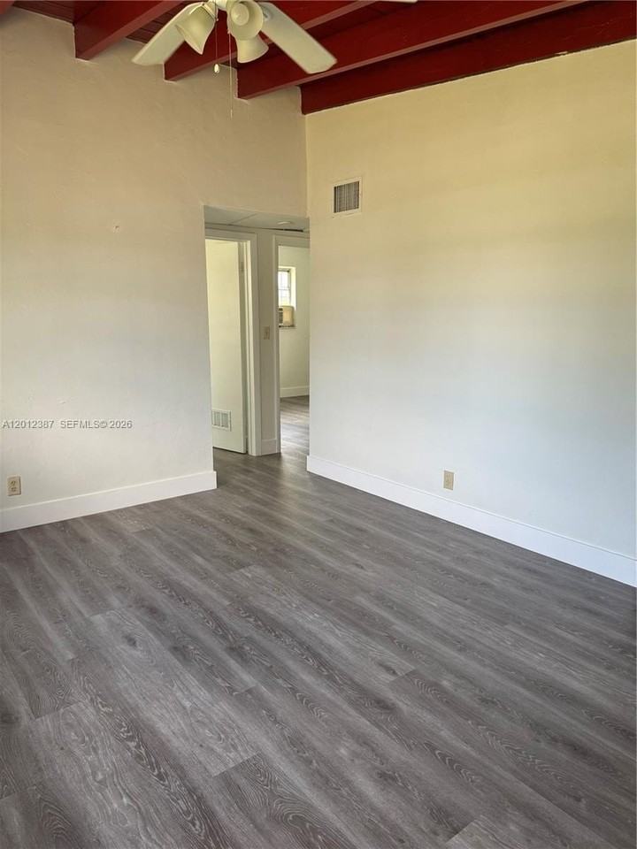 2620 Sw 53rd Ave - Photo 6 of 10