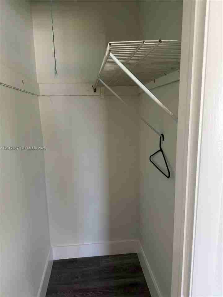 2620 Sw 53rd Ave - Photo 7 of 10