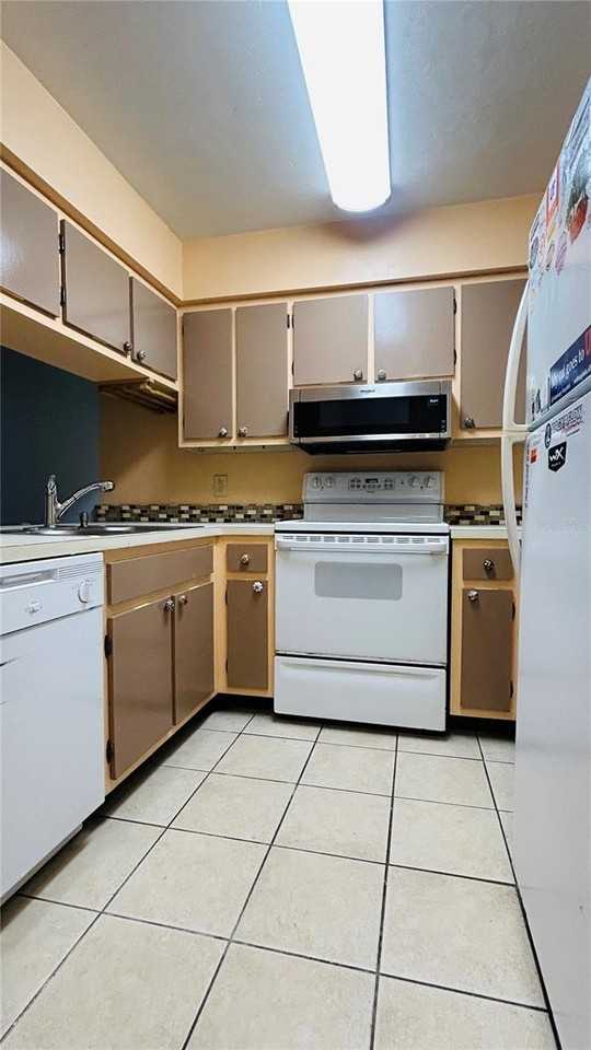4328 Sw 69th Ter - Photo 6 of 20