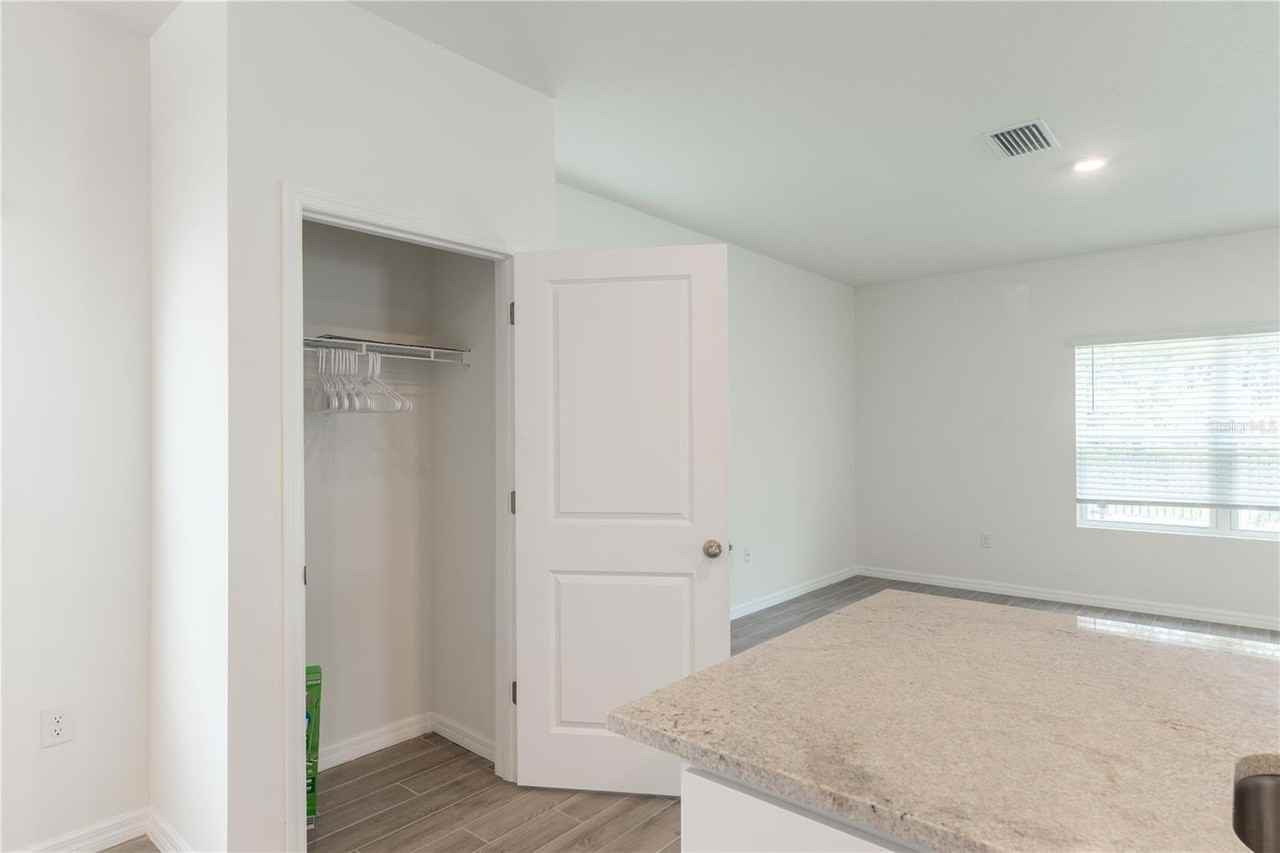 4807 Sw 51st Dr - Photo 7 of 35