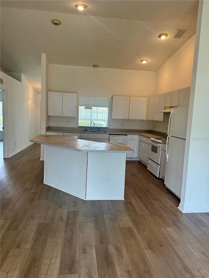 8047 Sugar Pine Blvd - Photo 5 of 13