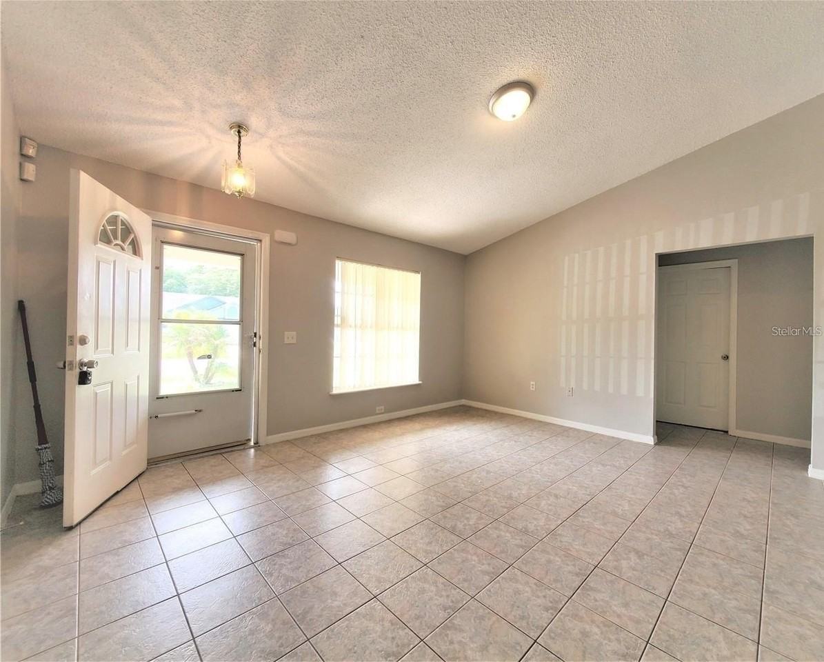 568 Kingfisher Dr - Photo 5 of 17