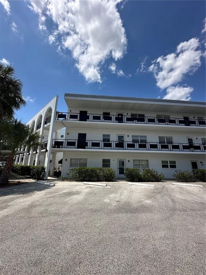 100 El Camino Dr #309