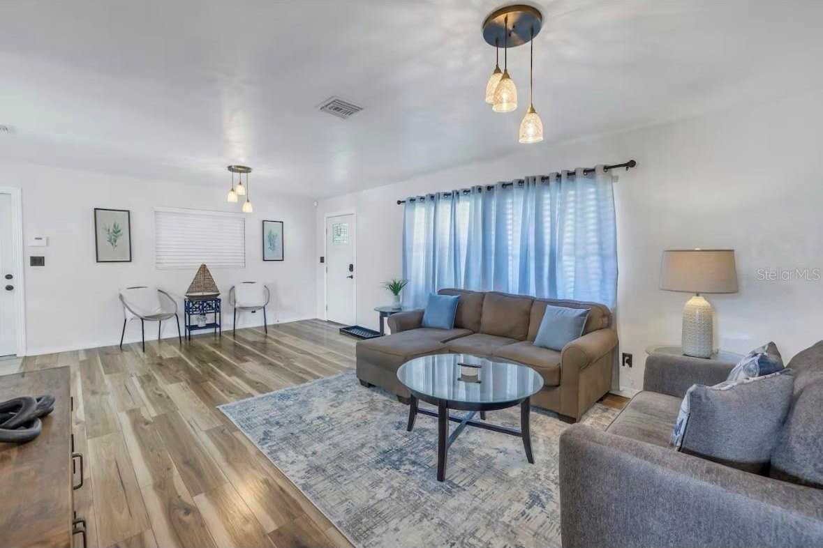 8199 115th St - Photo 4 of 10
