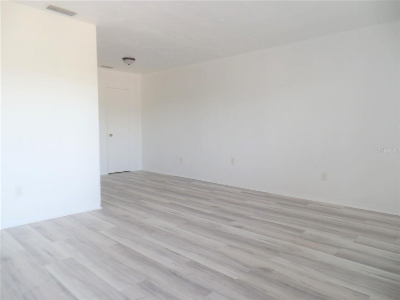 1240 70th St N #9 - Photo 3 of 17
