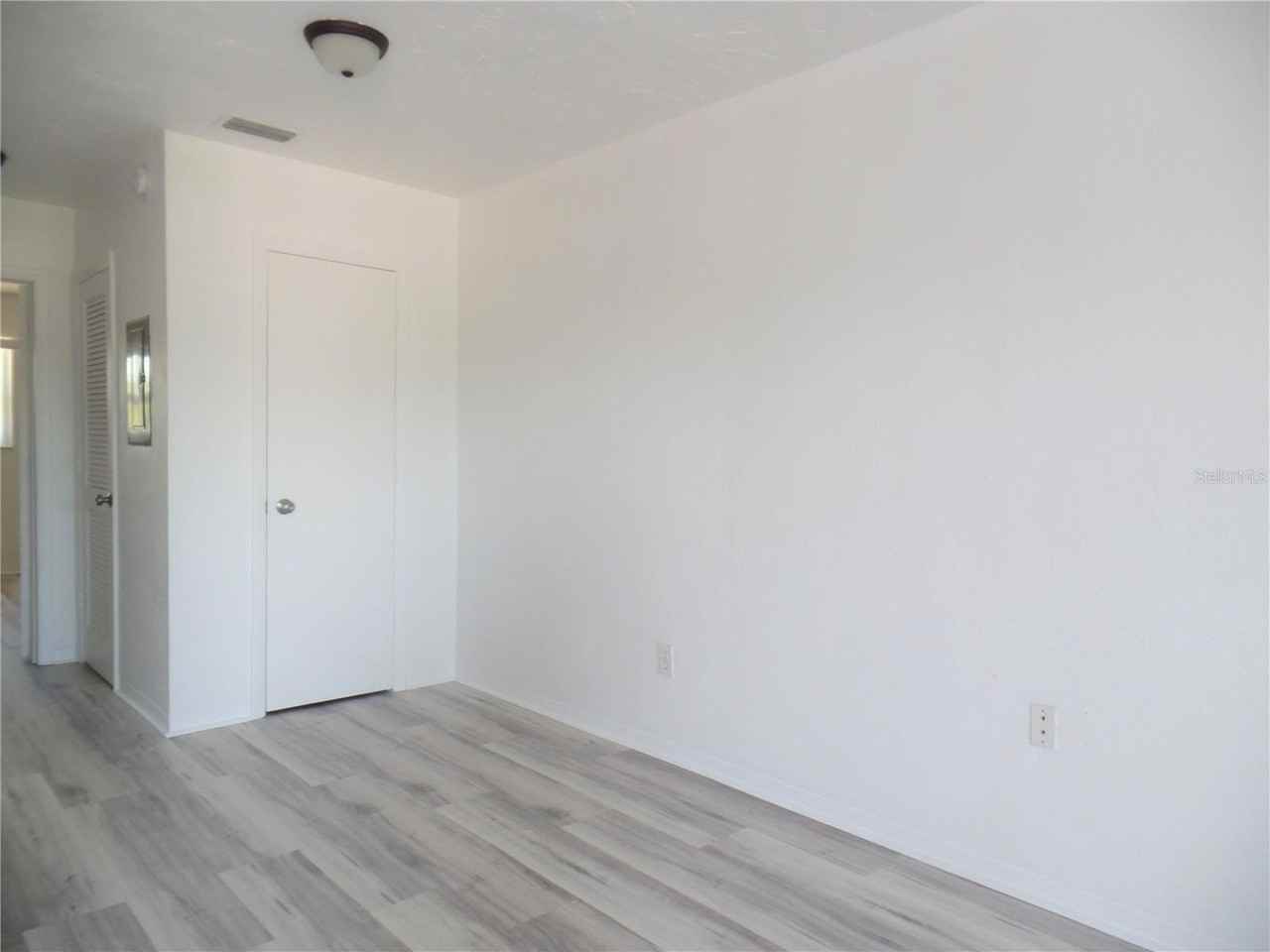 1240 70th St N #9 - Photo 5 of 17