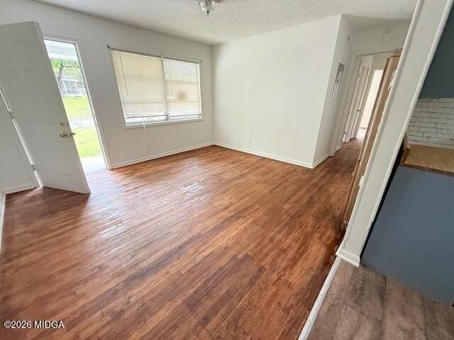 4471 Elkan Ave - Photo 4 of 20