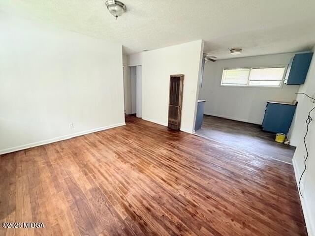 4471 Elkan Ave - Photo 5 of 20