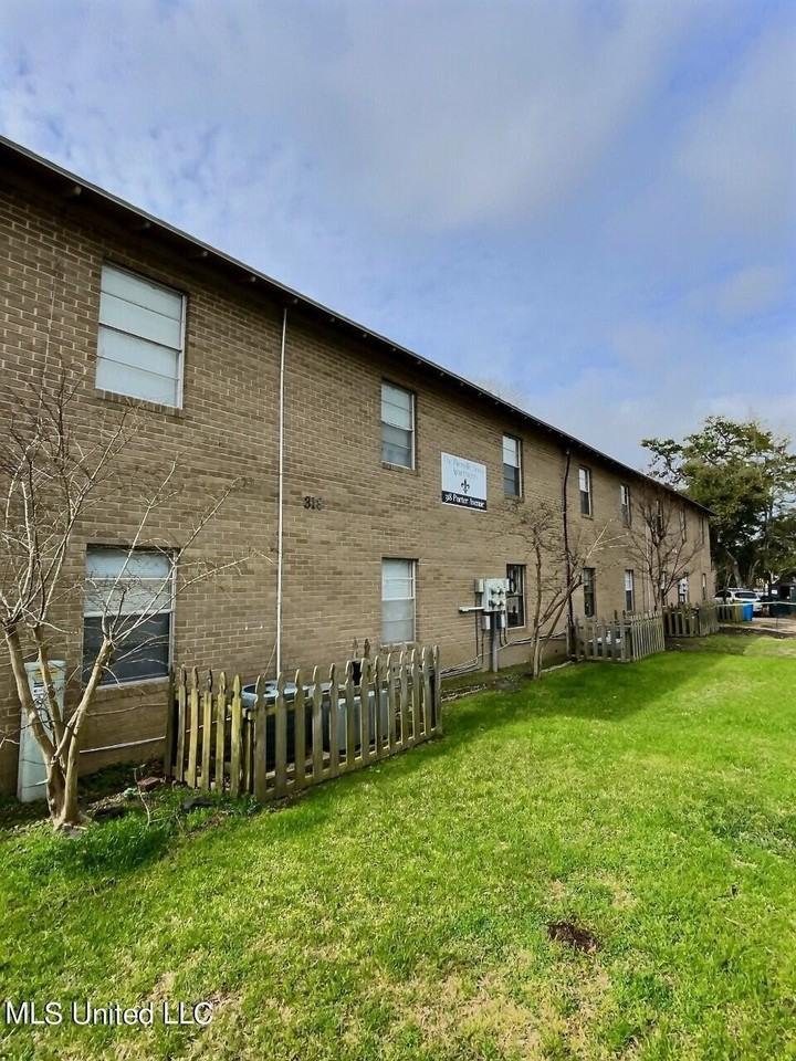 318 Porter Ave Apt 208 - Photo 2 of 13