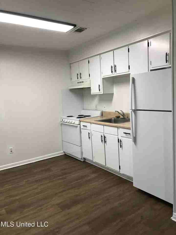 318 Porter Ave Apt 208 - Photo 6 of 13