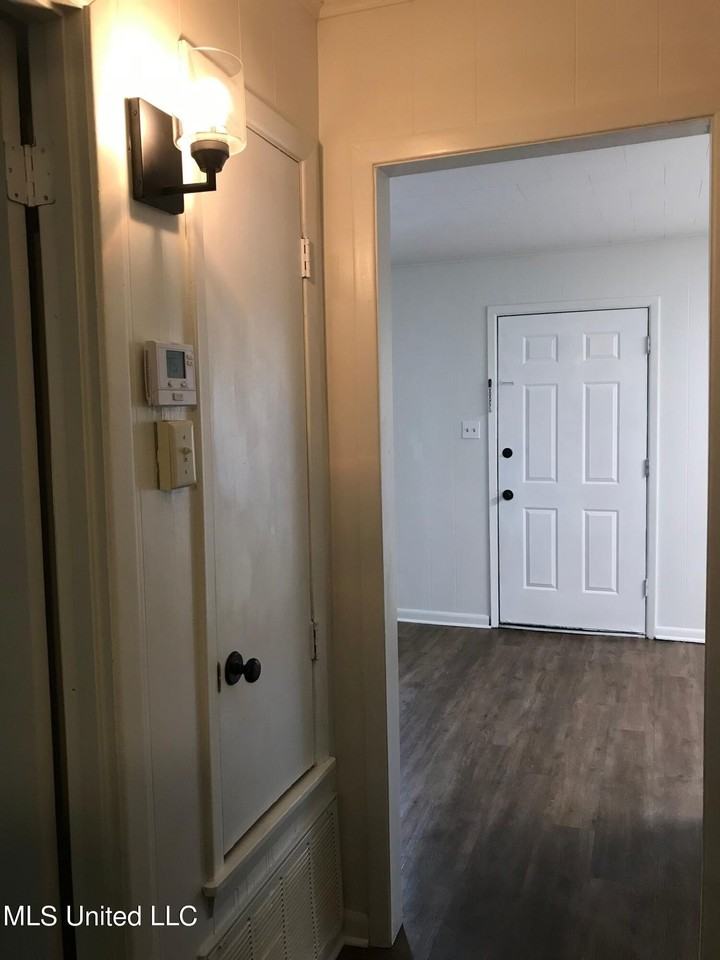 318 Porter Ave Apt 208 - Photo 7 of 13