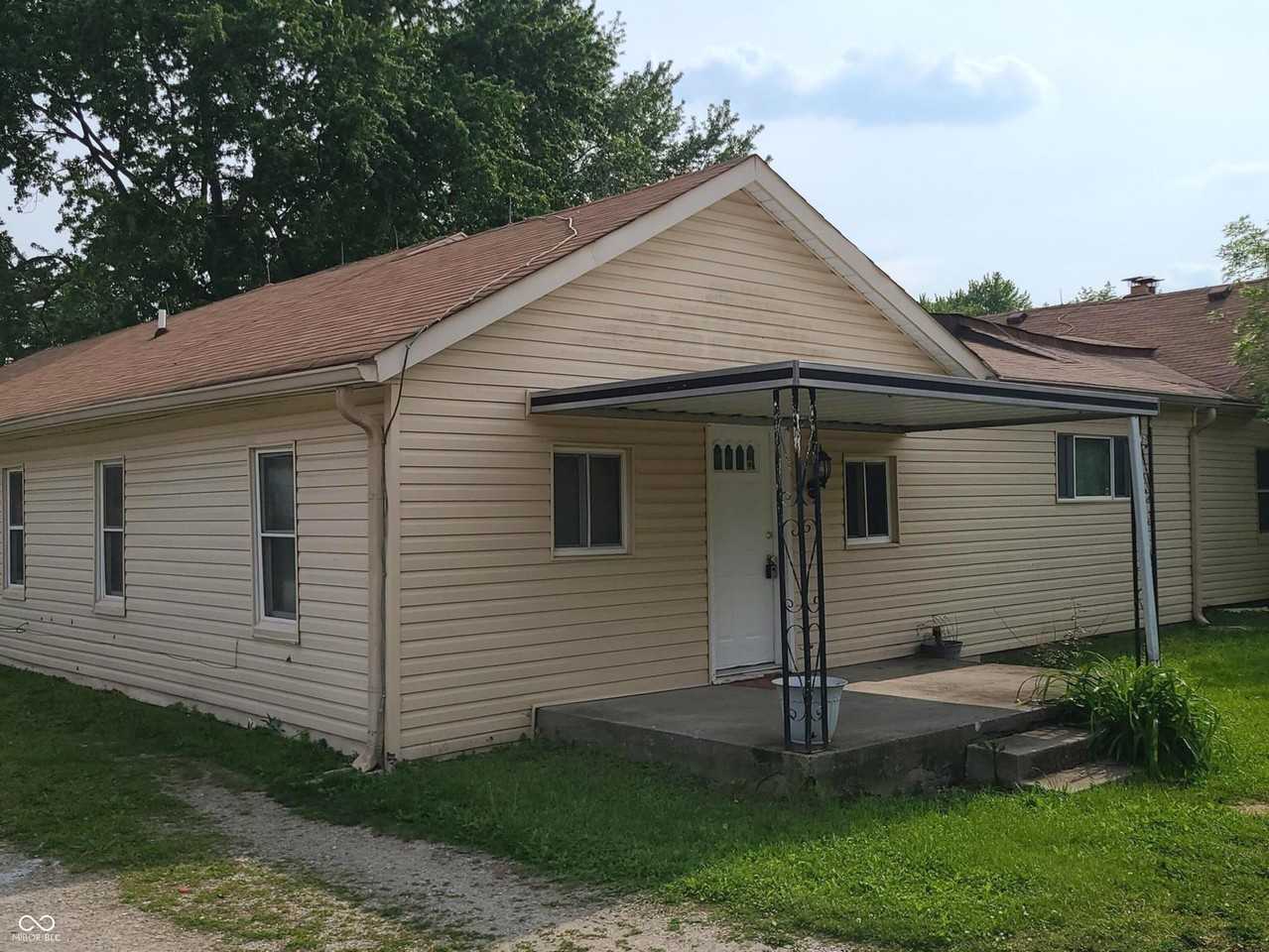 5623 E 18th St - Photo 2 of 19