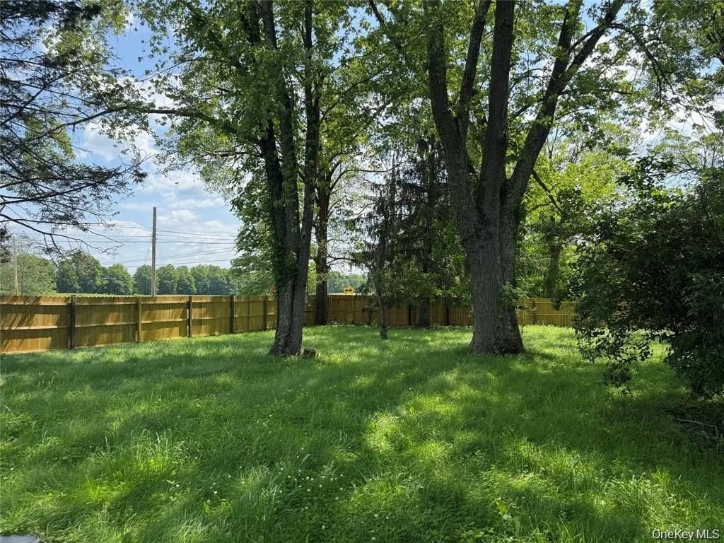 1538 Albany Post Rd - Photo 2 of 5