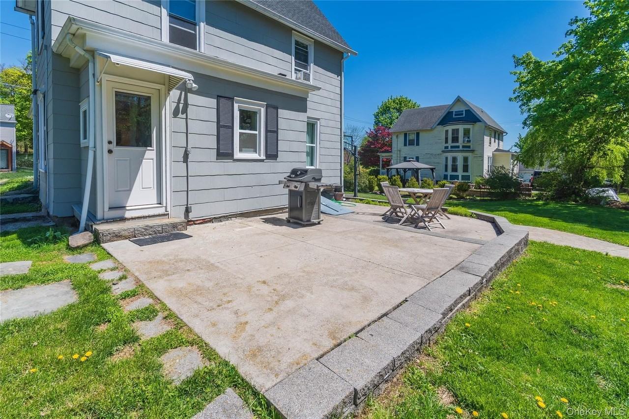 139 Grand St - Photo 5 of 39