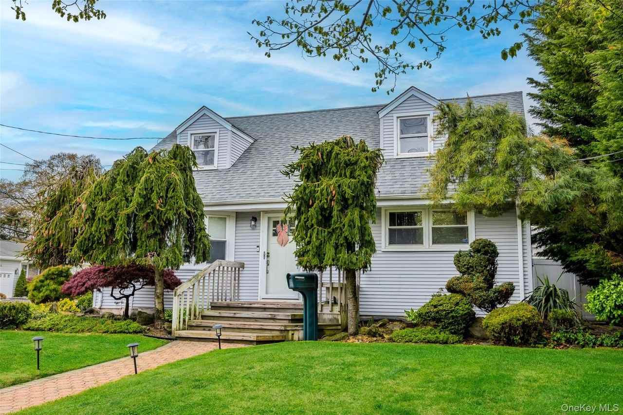 25 E Shore Dr - Photo 2 of 27
