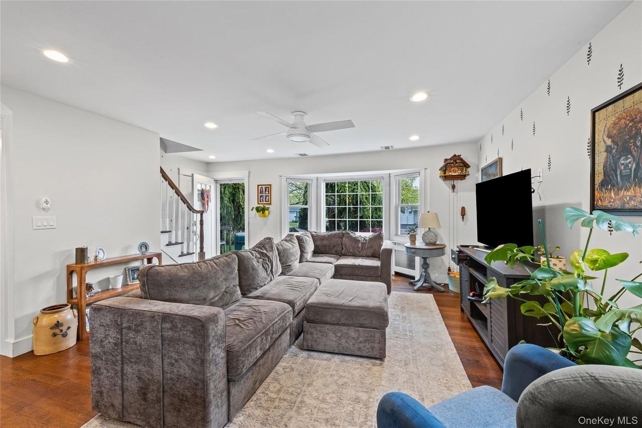 25 E Shore Dr - Photo 3 of 27