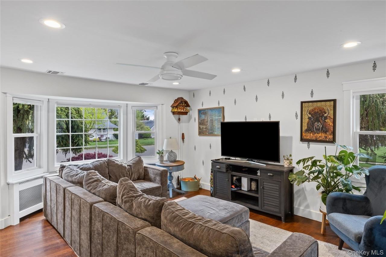 25 E Shore Dr - Photo 4 of 27