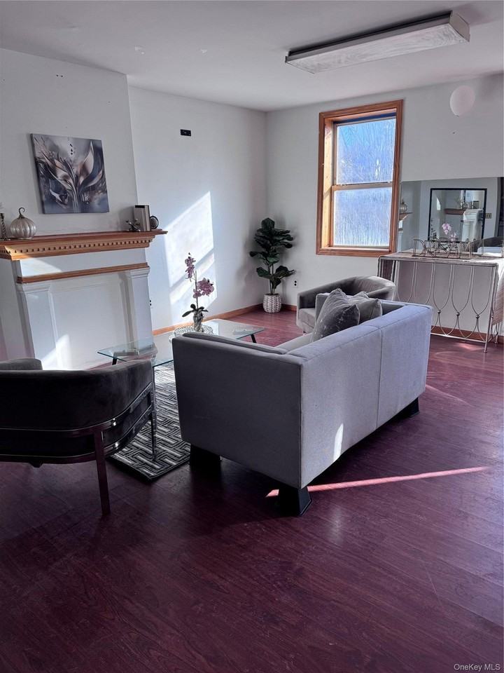1014 Main St #1 - Photo 5 of 7