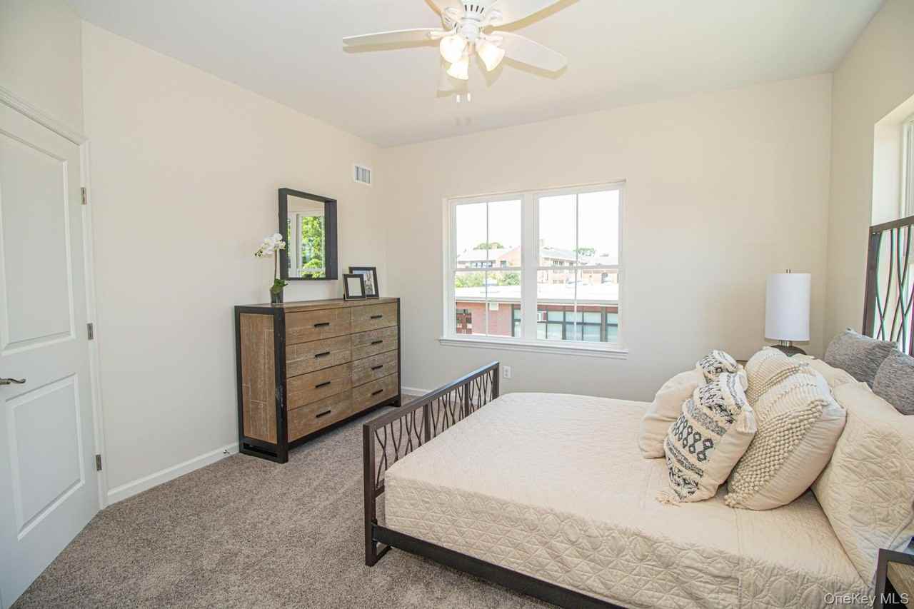 408 Ashley Court Avenue - Photo 4 of 23