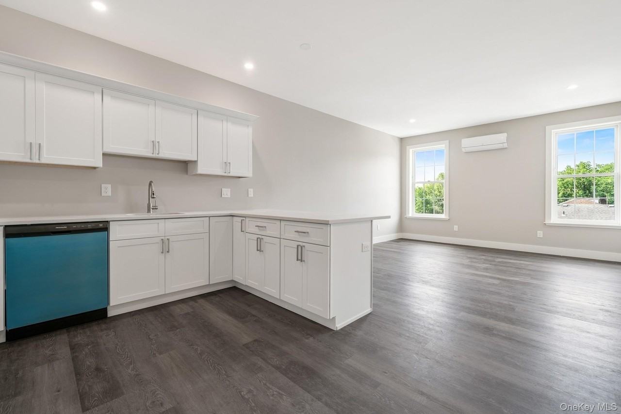 153 Greenwich Ave #303 - Photo 5 of 28