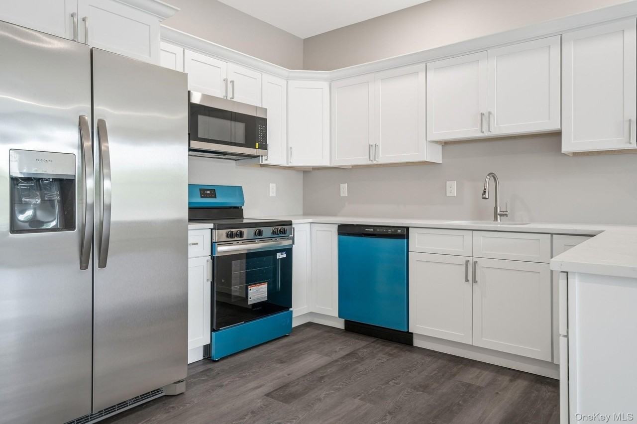 153 Greenwich Ave #303 - Photo 7 of 28