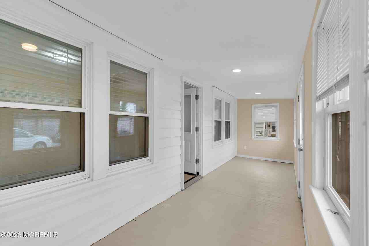 1800 Pine Ter - Photo 3 of 16