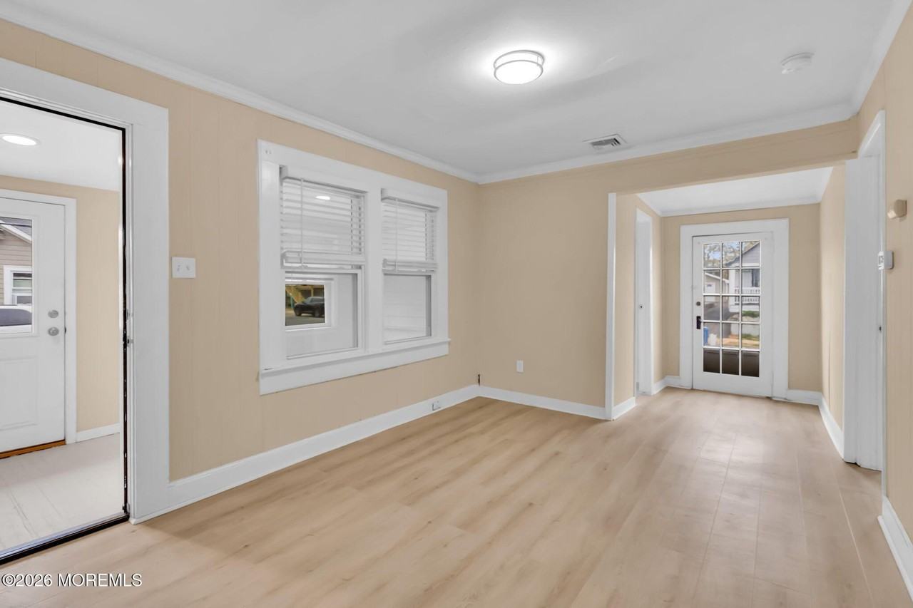 1800 Pine Ter - Photo 6 of 16