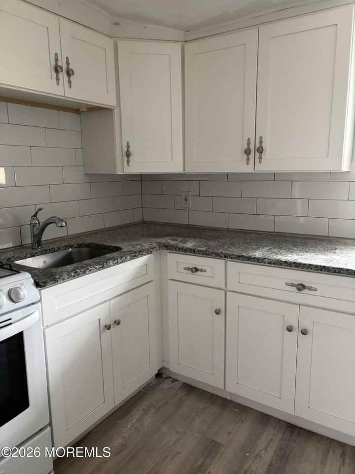 711 3rd Ave #2 - Photo 3 of 4