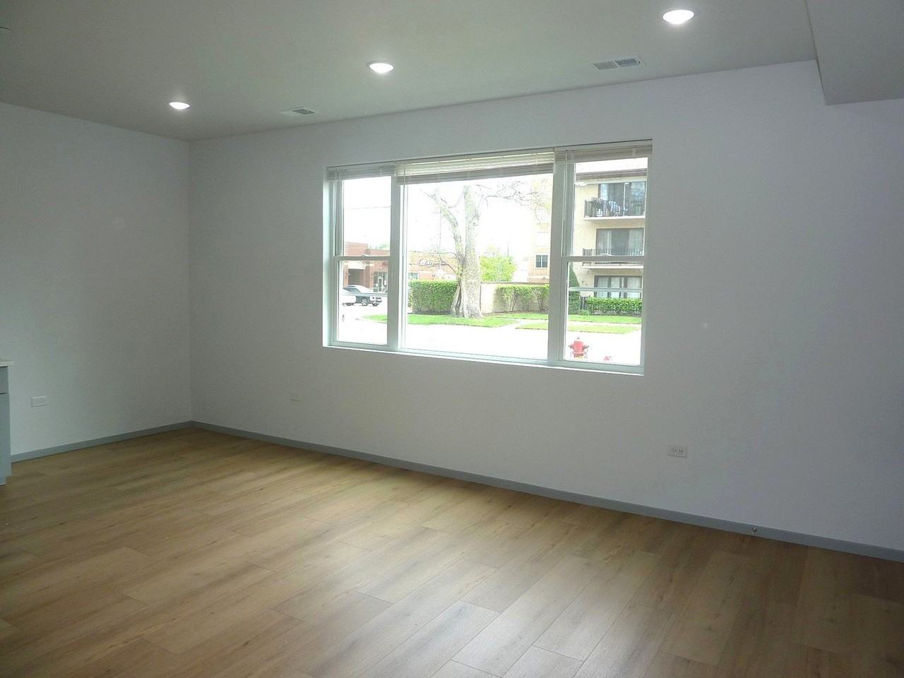 9522 S 53rd Ave #1N - Photo 4 of 25