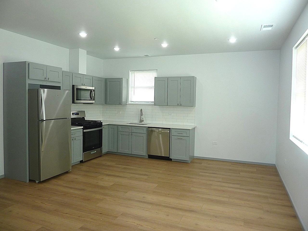 9522 S 53rd Ave #1N - Photo 5 of 25