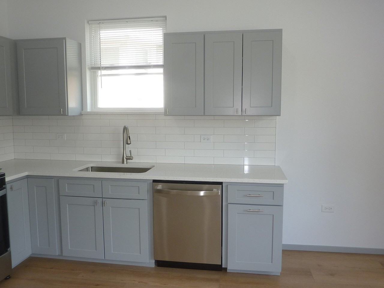 9522 S 53rd Ave #1N - Photo 7 of 25