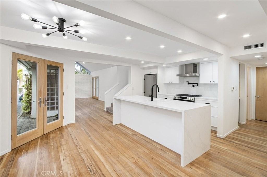 404 Prospect St - Photo 3 of 50