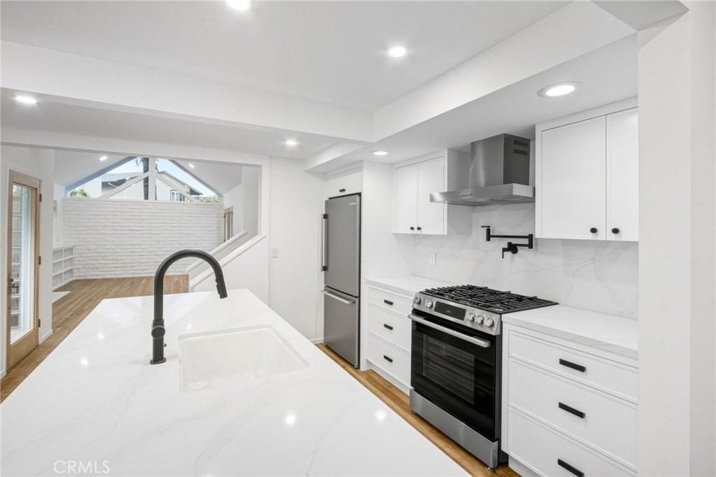 404 Prospect St - Photo 6 of 50
