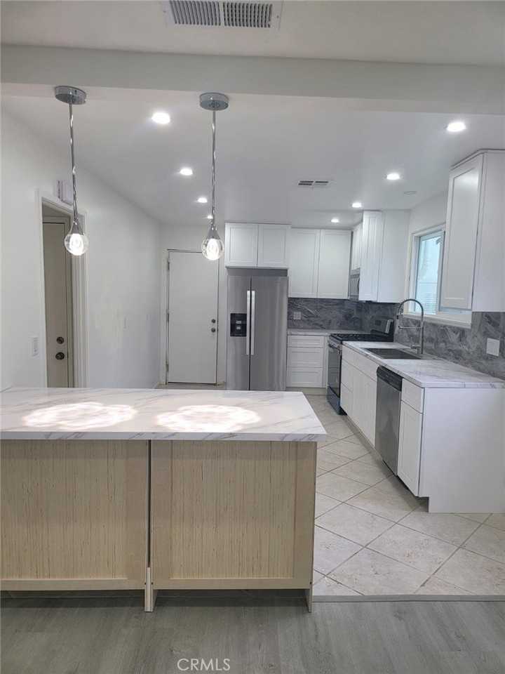 6424 Franrivers Ave - Photo 3 of 19