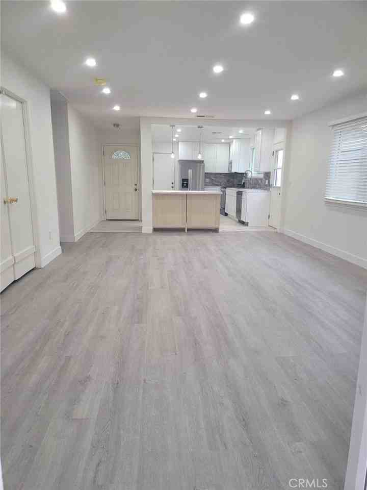 6424 Franrivers Ave - Photo 4 of 19