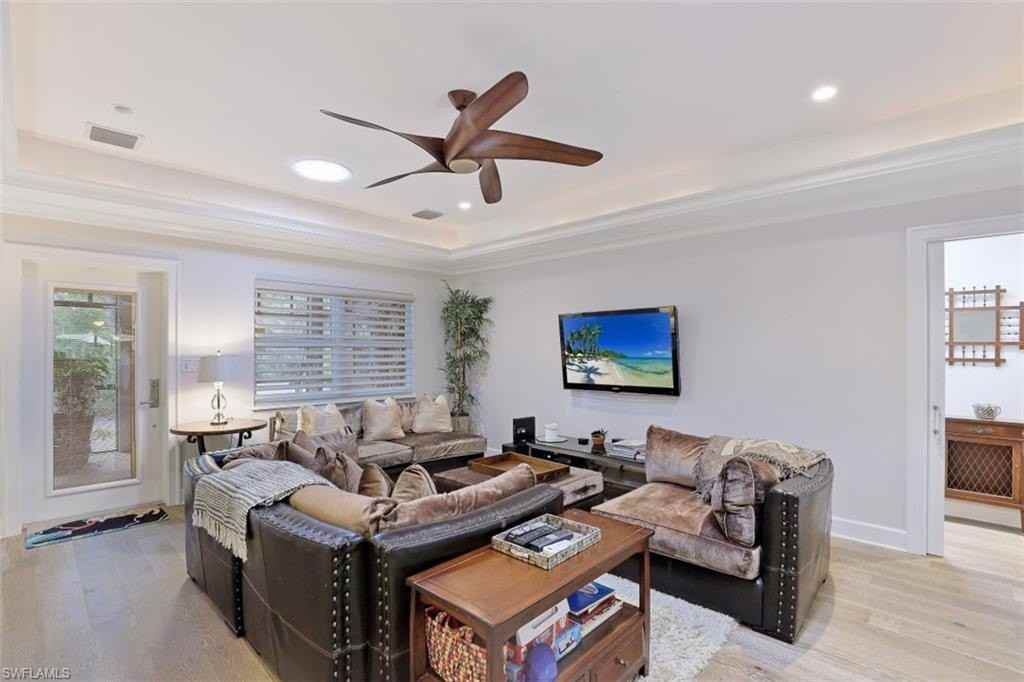 1199 9th Ave N - Photo 5 of 24