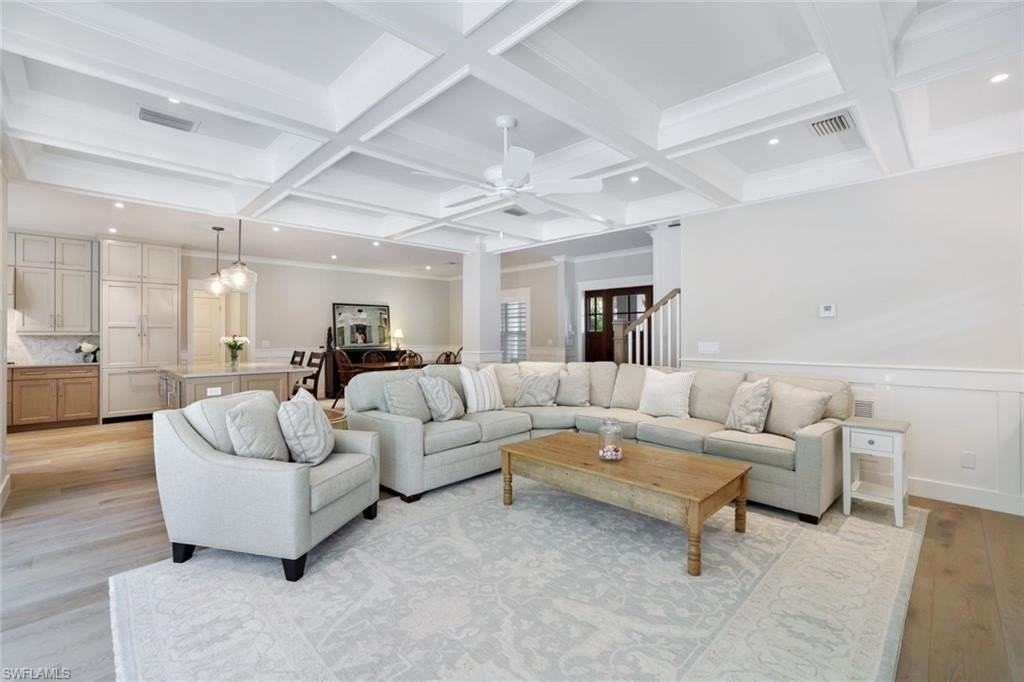444 2nd Ave N - Photo 4 of 24