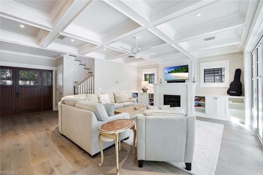 444 2nd Ave N - Photo 5 of 24