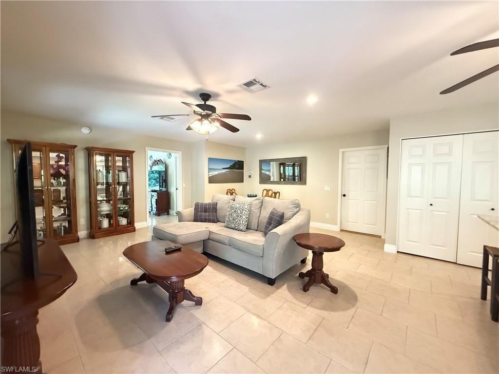 6140 Standing Oaks Ln - Photo 4 of 14
